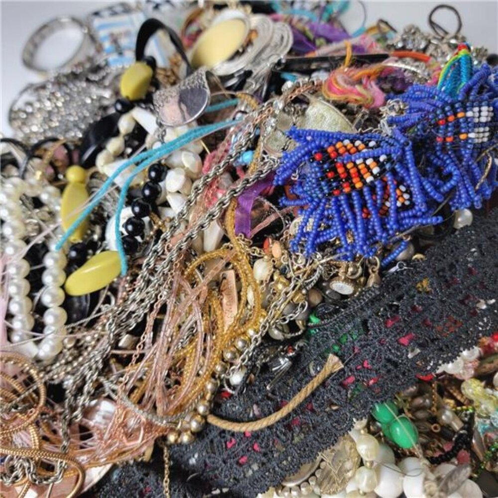 Huge Estate Junk Drawer Lot 3LB+ – Vtg/Mod Costume Rhinestones Gold Silver Tone - Picture 11 of 12
